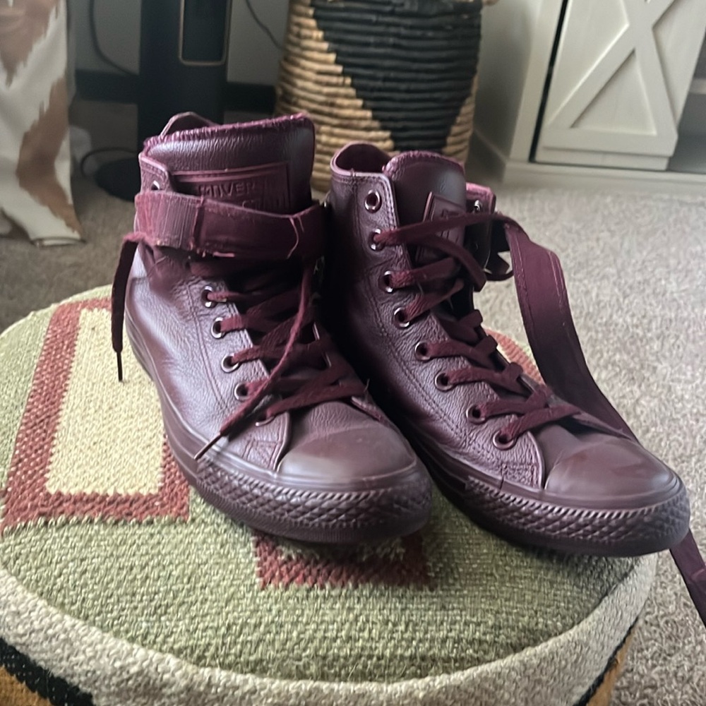 Converse maroon